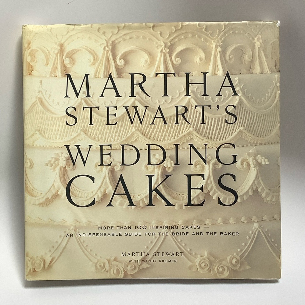 Martha Stewart Wedding Cakes Cookbook – Ivory and Black Cover